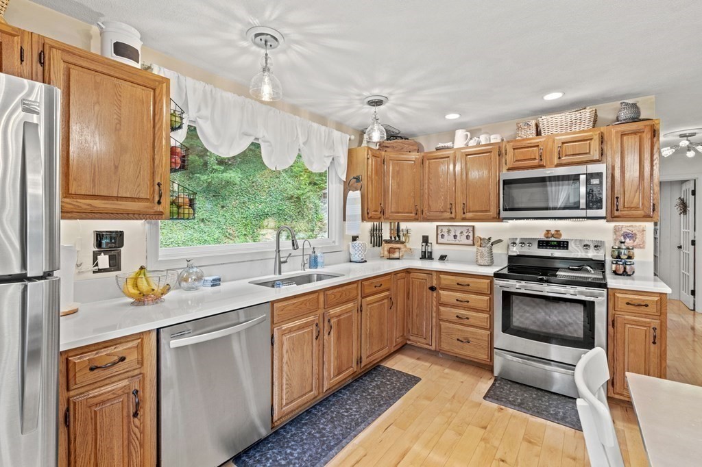 91 Cambridge Road Woburn, MA 01801 - Photo 7 of 42 Gallery Image 7