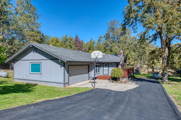 $329,000 | 33988 Shaver Springs Road, Auberry, CA 93602