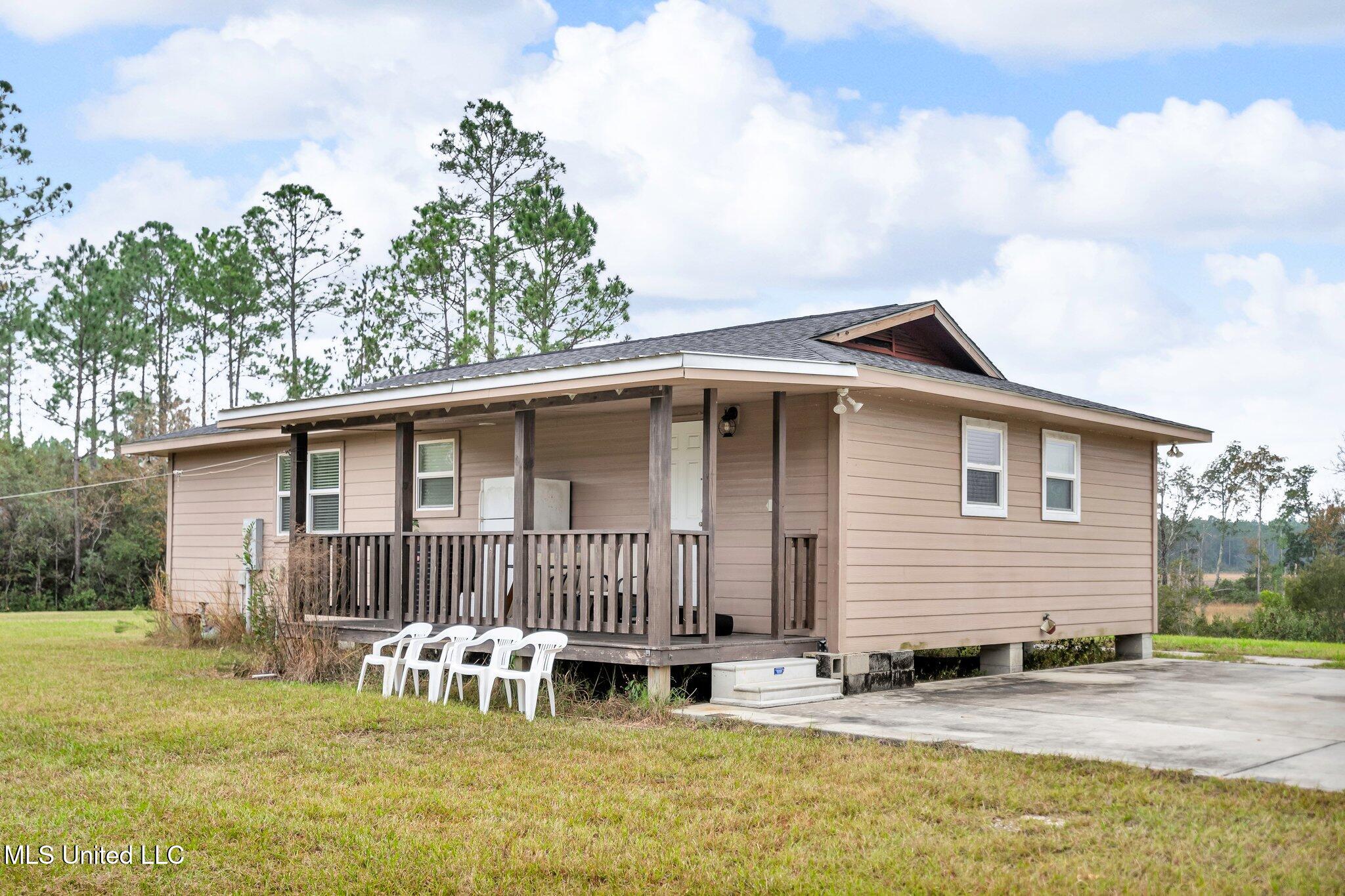 18328 South Gaylord Road Saucier, MS 39574 - Photo 4 of 27 2-web-or-mls-18328 S Gaylord Rd 17