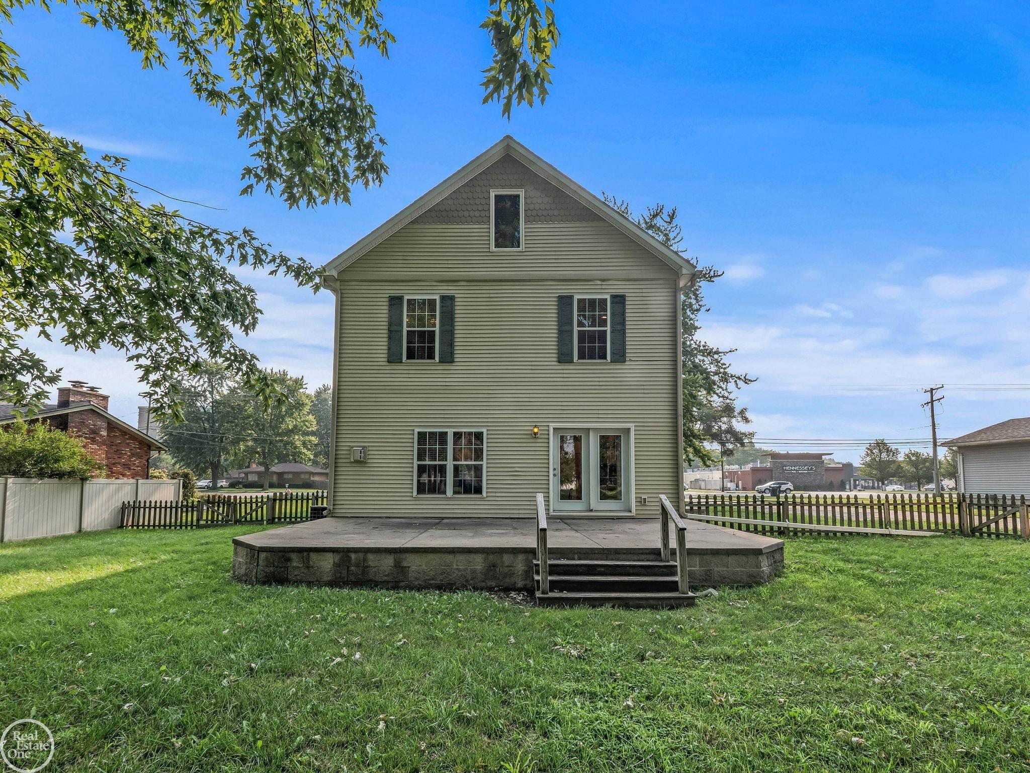 42109 Hayes Road Sterling Heights, MI 48313 - Photo 45 of 46 50116889-44.JPG