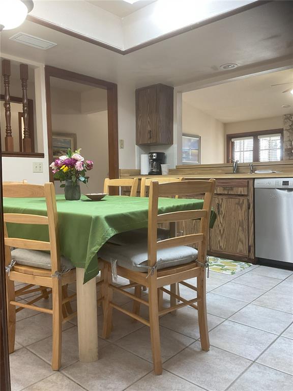 17005 Arrowhead Boulevard Winter Garden, FL 34787 - Photo 5 of 53 a room with a table and chairs in it