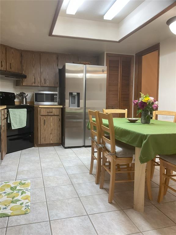 17005 Arrowhead Boulevard Winter Garden, FL 34787 - Photo 6 of 53 a kitchen with stainless steel appliances kitchen island granite countertop a table and chairs in it