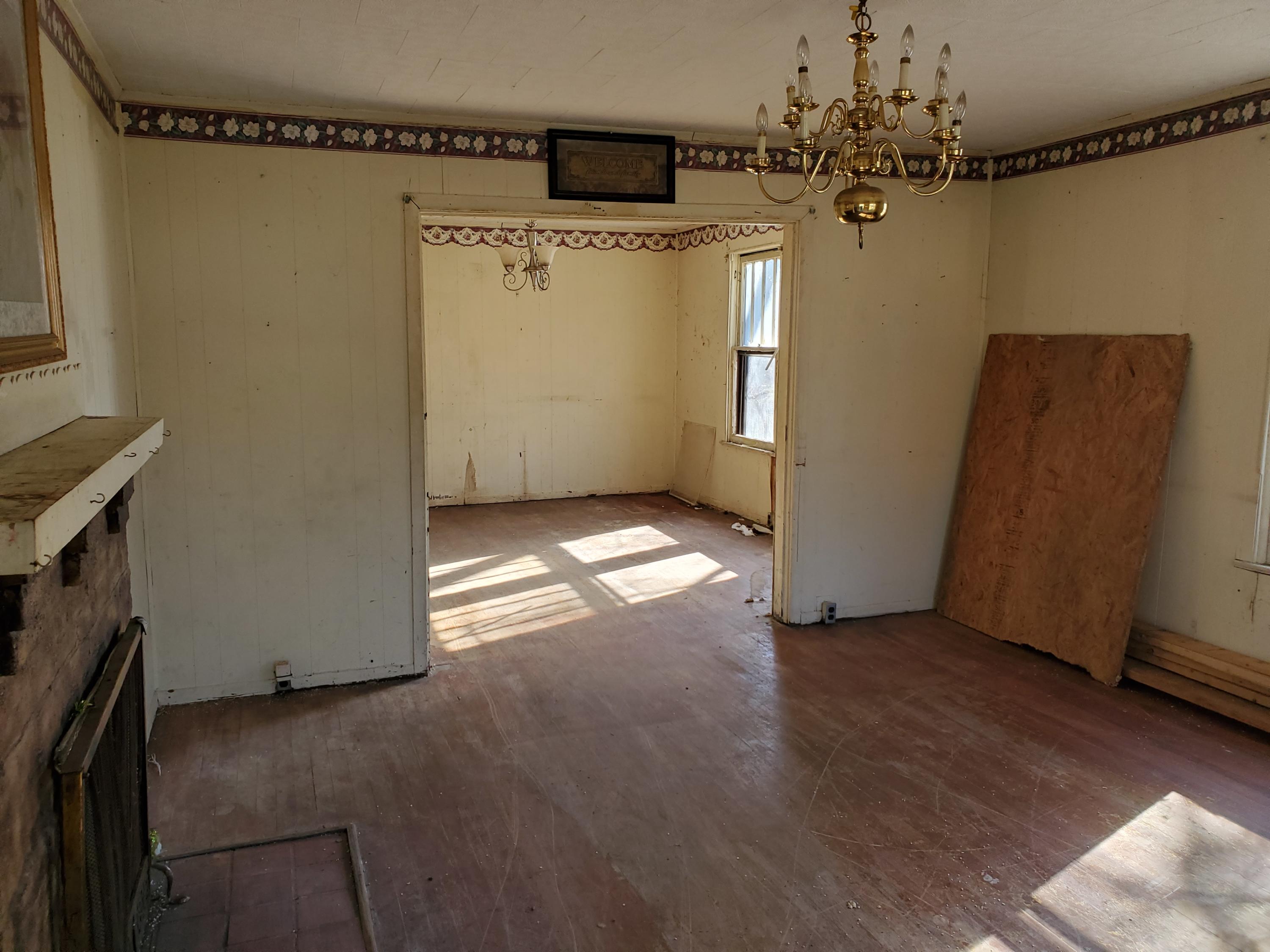 4020 Hooker Road Chattanooga, TN 37410 - Photo 5 of 18 Living Room - View 2