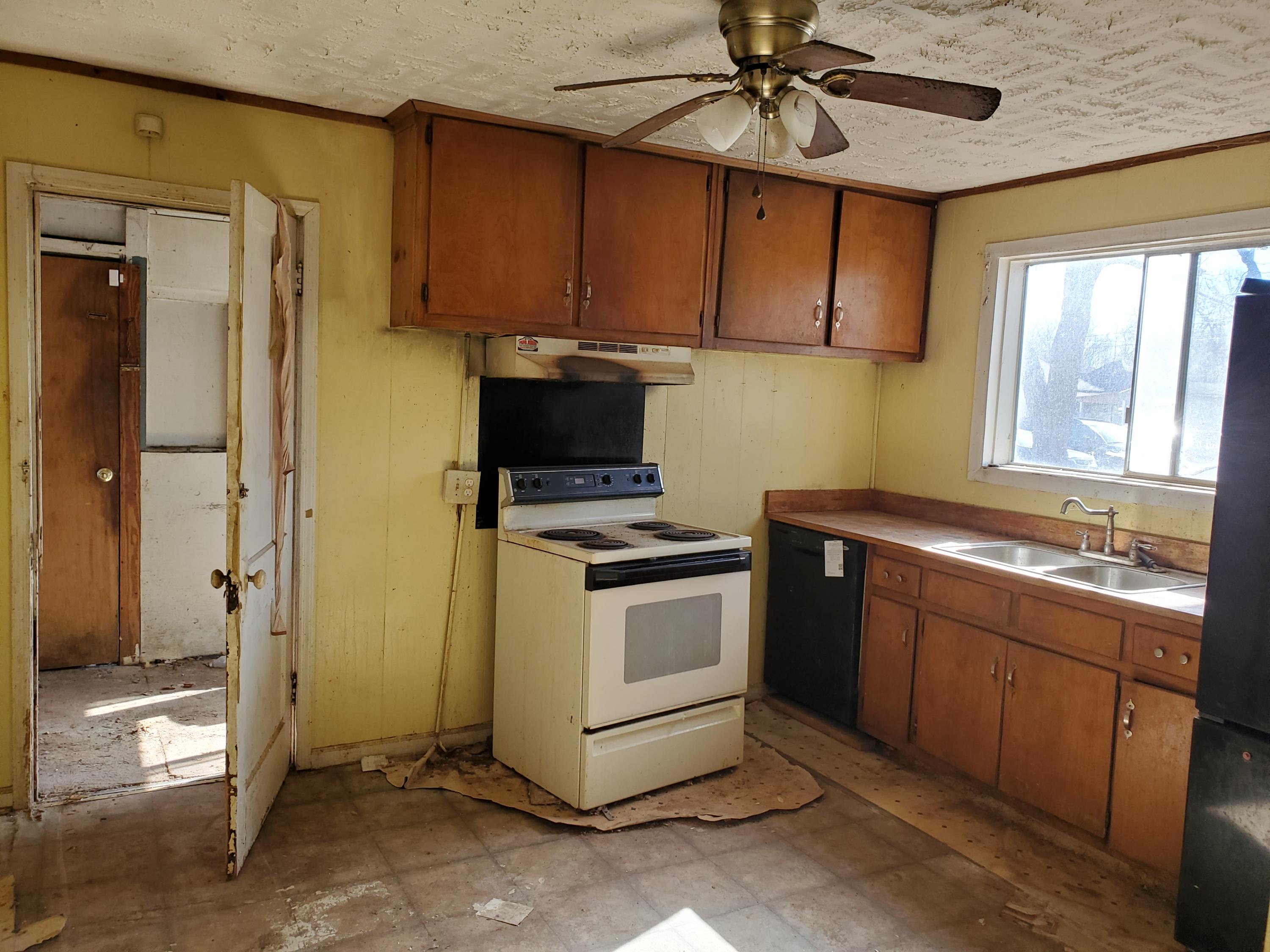 4020 Hooker Road Chattanooga, TN 37410 - Photo 8 of 18 Kitchen