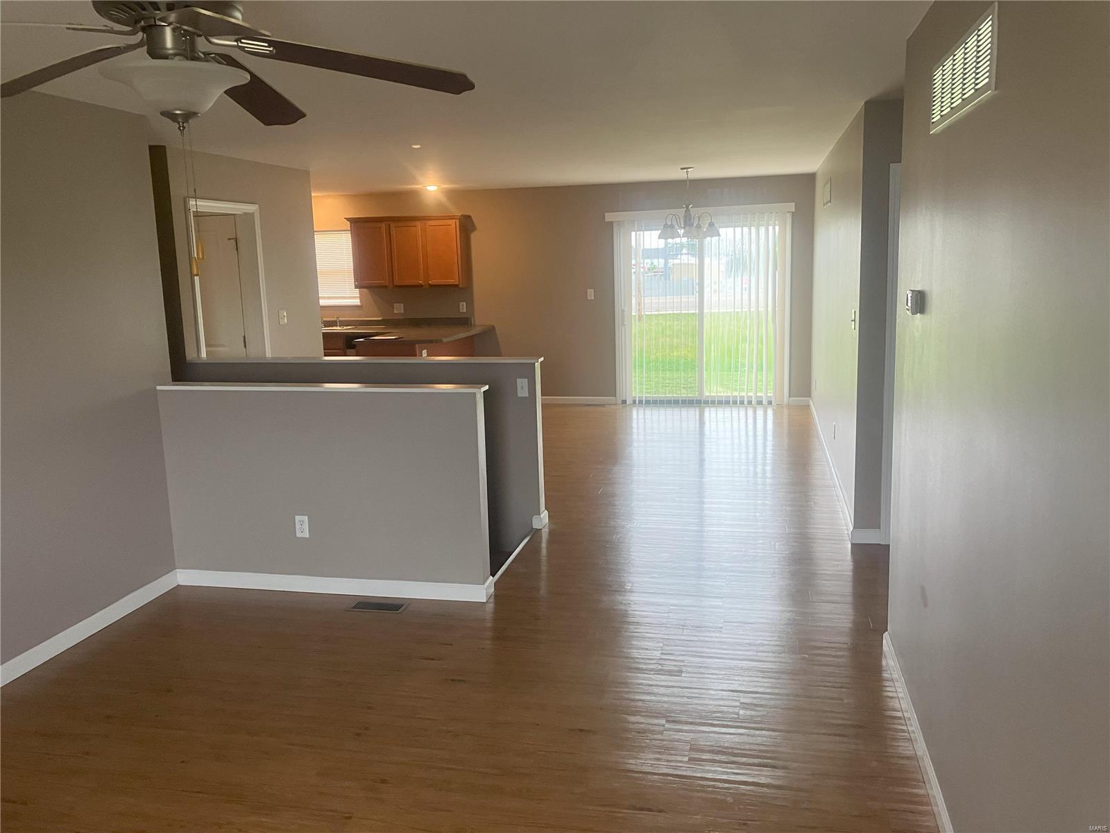 403 Station Crossing Waterloo, IL 62298 - Photo 3 of 14