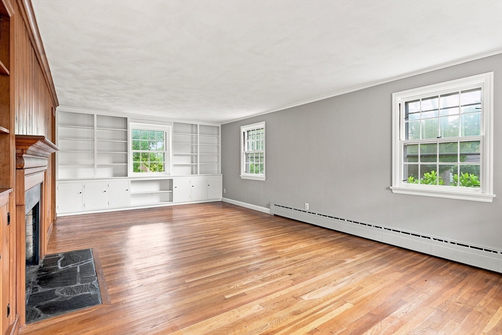 92 Oak Hollow Road Springfield, MA 01128 - Photo 11 of 41 Gallery Image 11