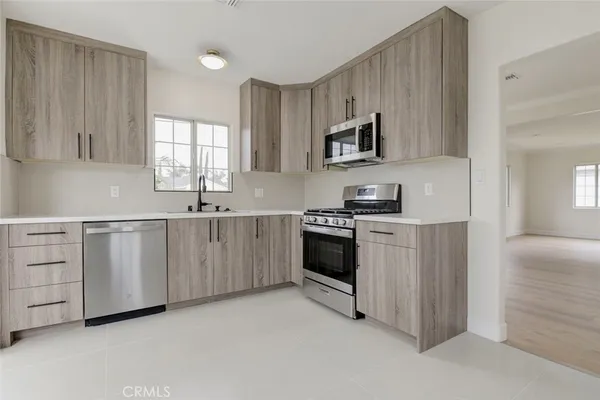 $4,600 | 6622 Varna Avenue, Van Nuys, CA 91405