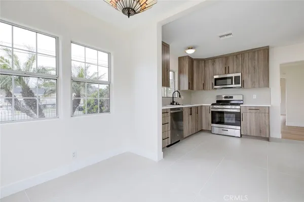$4,600 | 6622 Varna Avenue, Van Nuys, CA 91405