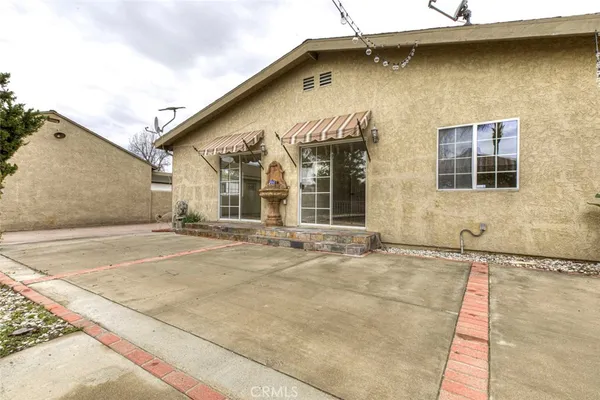 $4,600 | 6622 Varna Avenue, Van Nuys, CA 91405