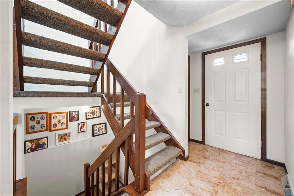 1109 Old Farm Road Lawrence, PA 15055 - Photo 4 of 28 Far end view of Foyer area
