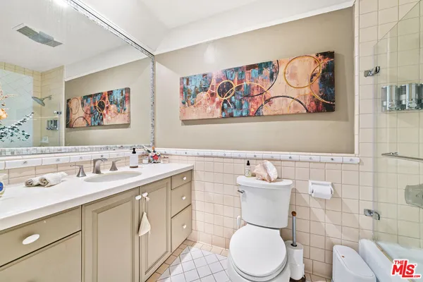 $17,500 | 401 North McCadden Place, Los Angeles, CA 90004