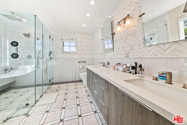 $17,500 | 401 North McCadden Place, Los Angeles, CA 90004