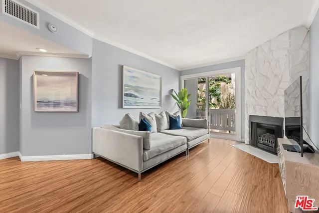 $775,000 | 8160 Manitoba Street, Unit 208, Playa del Rey, CA 90293