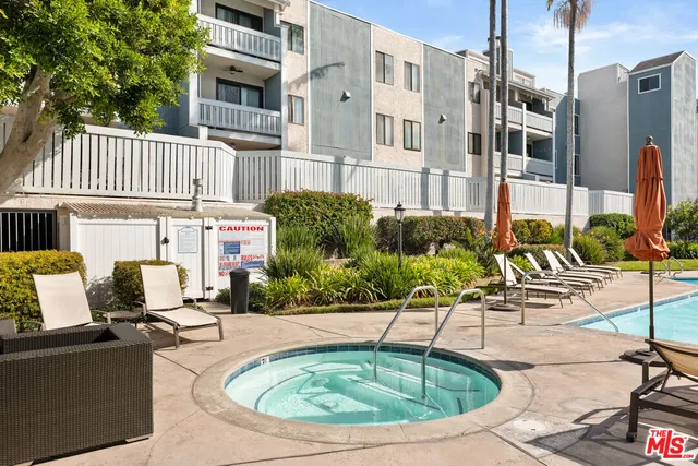 $775,000 | 8160 Manitoba Street, Unit 208, Playa del Rey, CA 90293