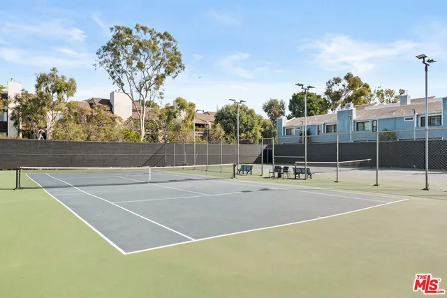 $775,000 | 8160 Manitoba Street, Unit 208, Playa del Rey, CA 90293