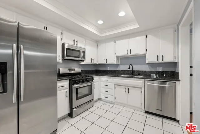 $775,000 | 8160 Manitoba Street, Unit 208, Playa del Rey, CA 90293