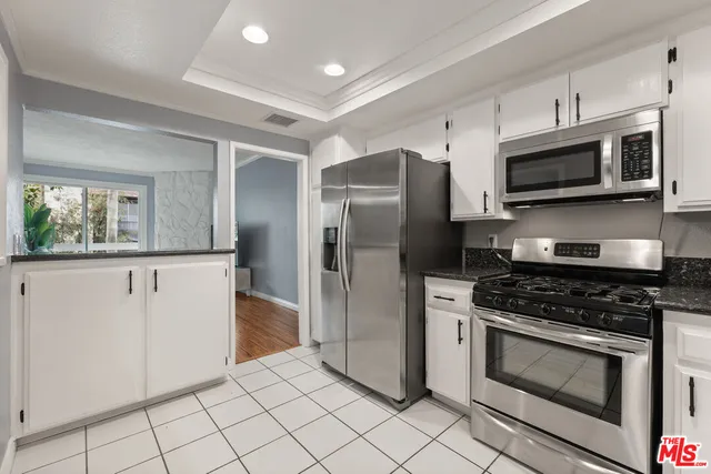 $775,000 | 8160 Manitoba Street, Unit 208, Playa del Rey, CA 90293