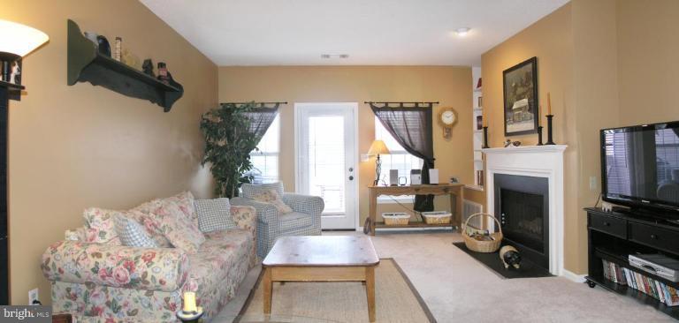 1724 Lake Shore Crest Drive, Unit 24 Reston, VA 20190 - Photo 6 of 21 Living Room