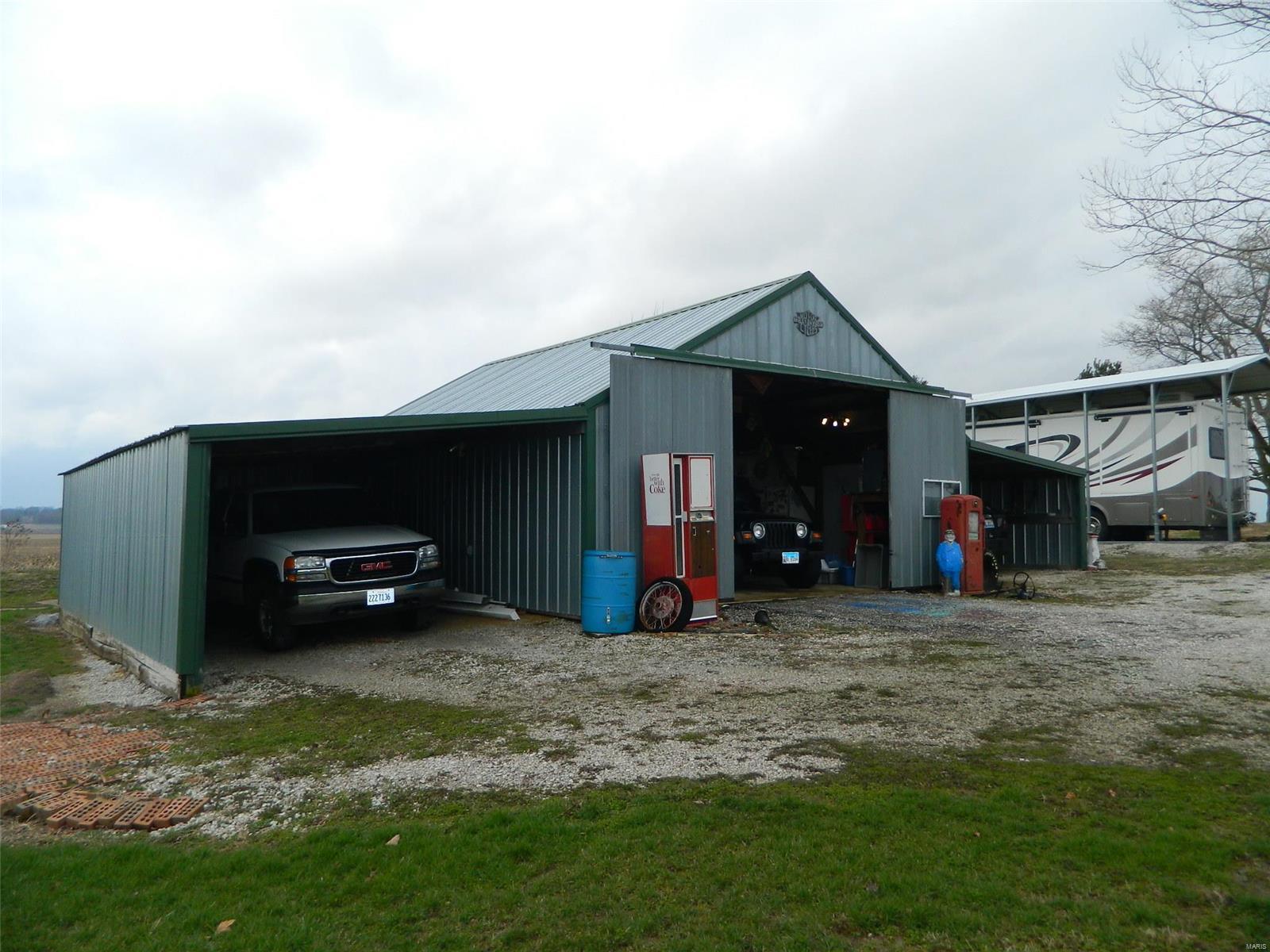 15243 N Road Butler, IL 62015 - Photo 19 of 52 Gallery Image 19