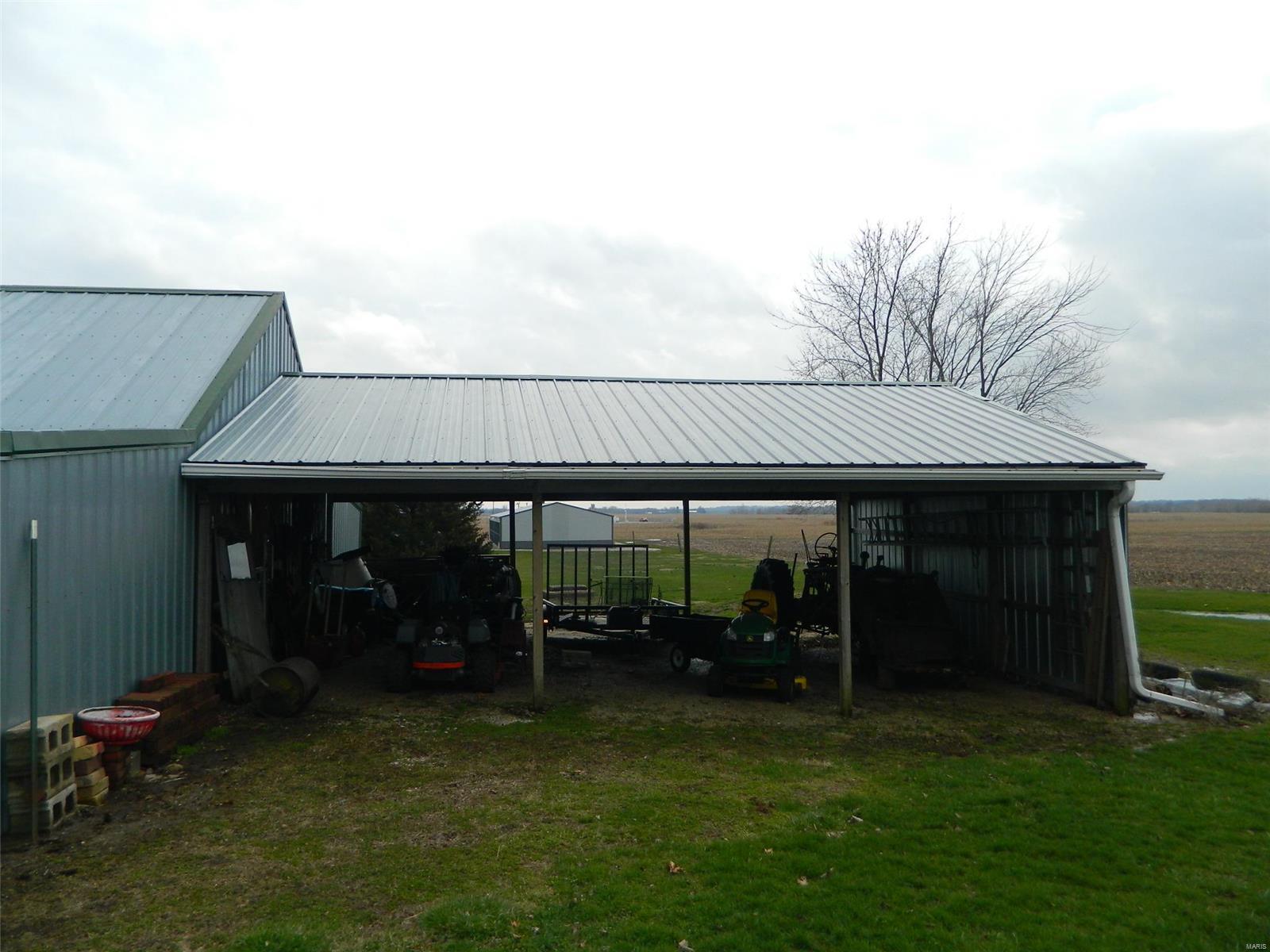 15243 N Road Butler, IL 62015 - Photo 22 of 52 Gallery Image 22