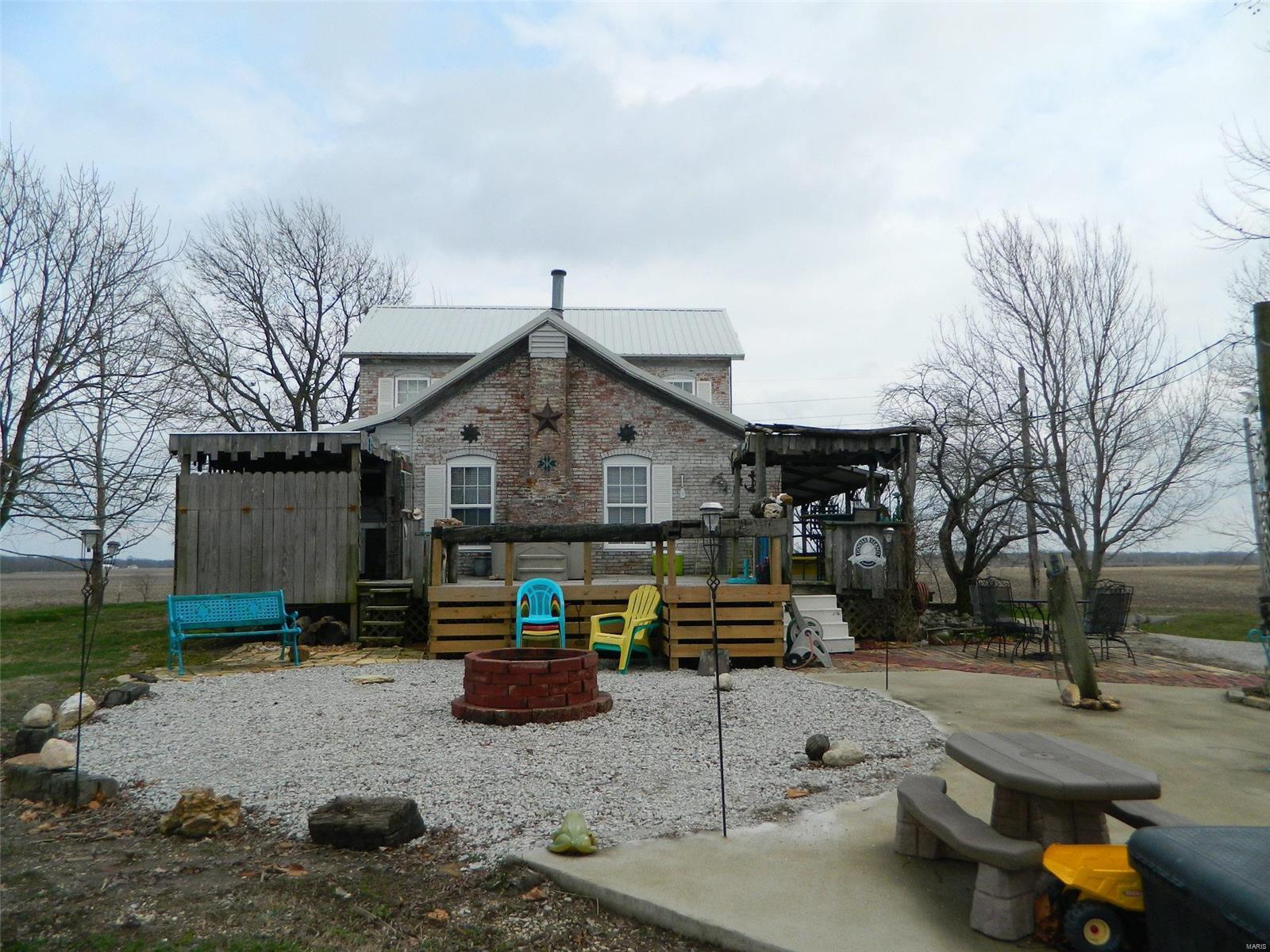 15243 N Road Butler, IL 62015 - Photo 9 of 52 Gallery Image 9