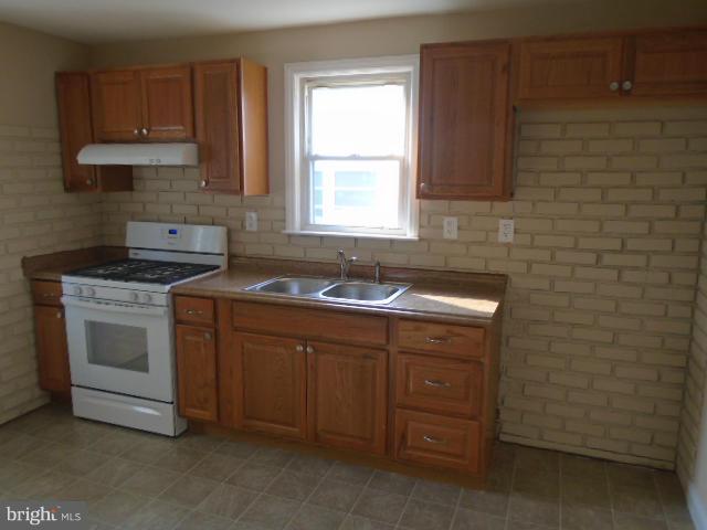 1224 Landover Road Baltimore, MD 21237 - Photo 5 of 27 Kitchen