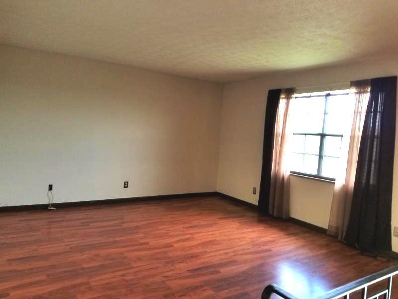 8009 Little Joe Road Powell, TN 37849 - Photo 4 of 32 Big Living room!