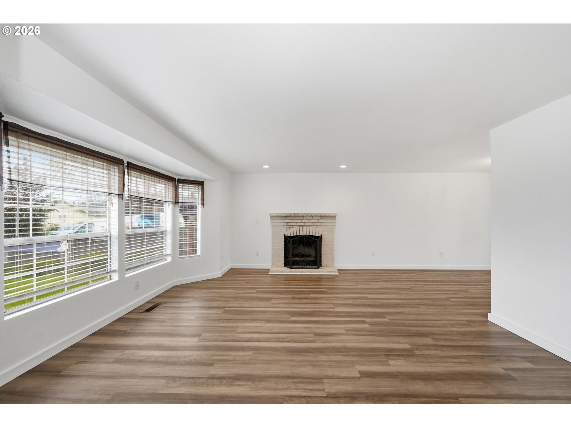 955 South 44th Street Springfield, OR 97478 - Photo 6 of 47