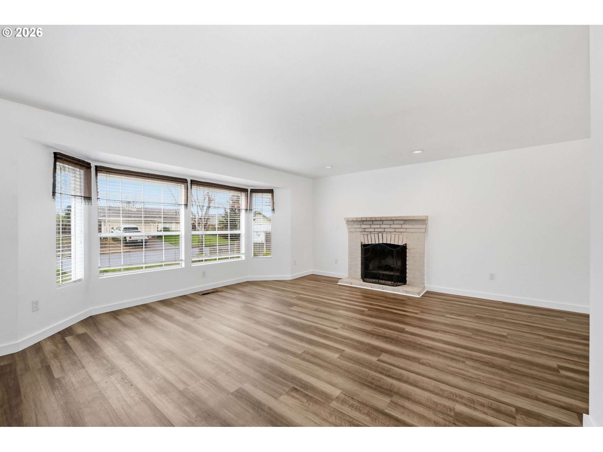 955 South 44th Street Springfield, OR 97478 - Photo 9 of 47