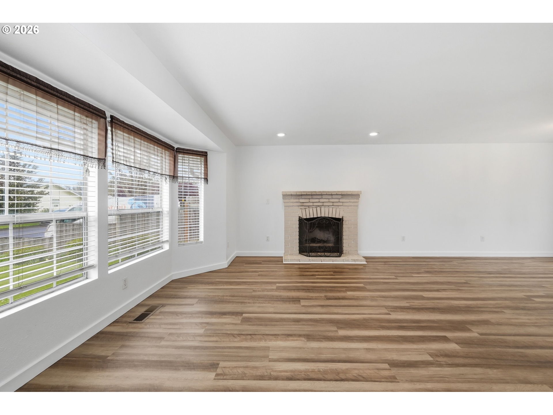 955 South 44th Street Springfield, OR 97478 - Photo 10 of 47