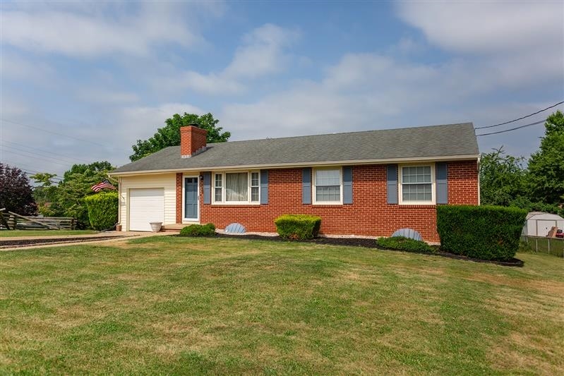 298 Grandon Road Staunton, VA 24401 - Photo 3 of 38 Gallery Image 3