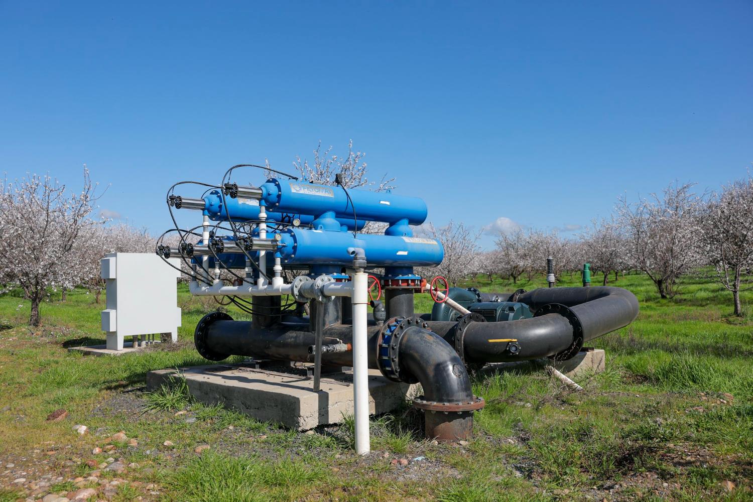 0 Horseshoe Road Oakdale, CA 95361 - Photo 22 of 24 a backyard of a house with table and chairs