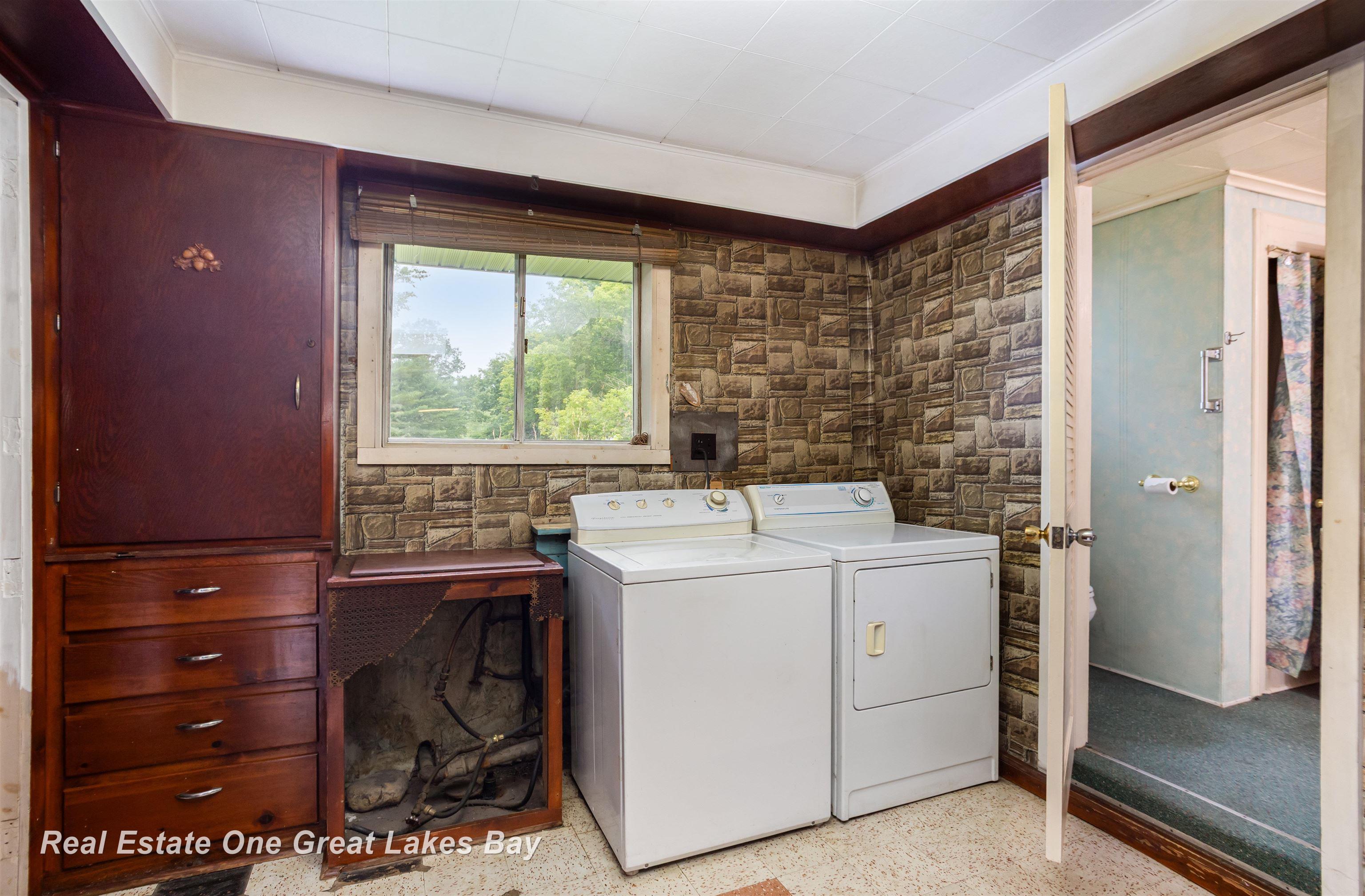 205 North Everett Road Harrisville, MI 48740 - Photo 12 of 39 Laundry Room