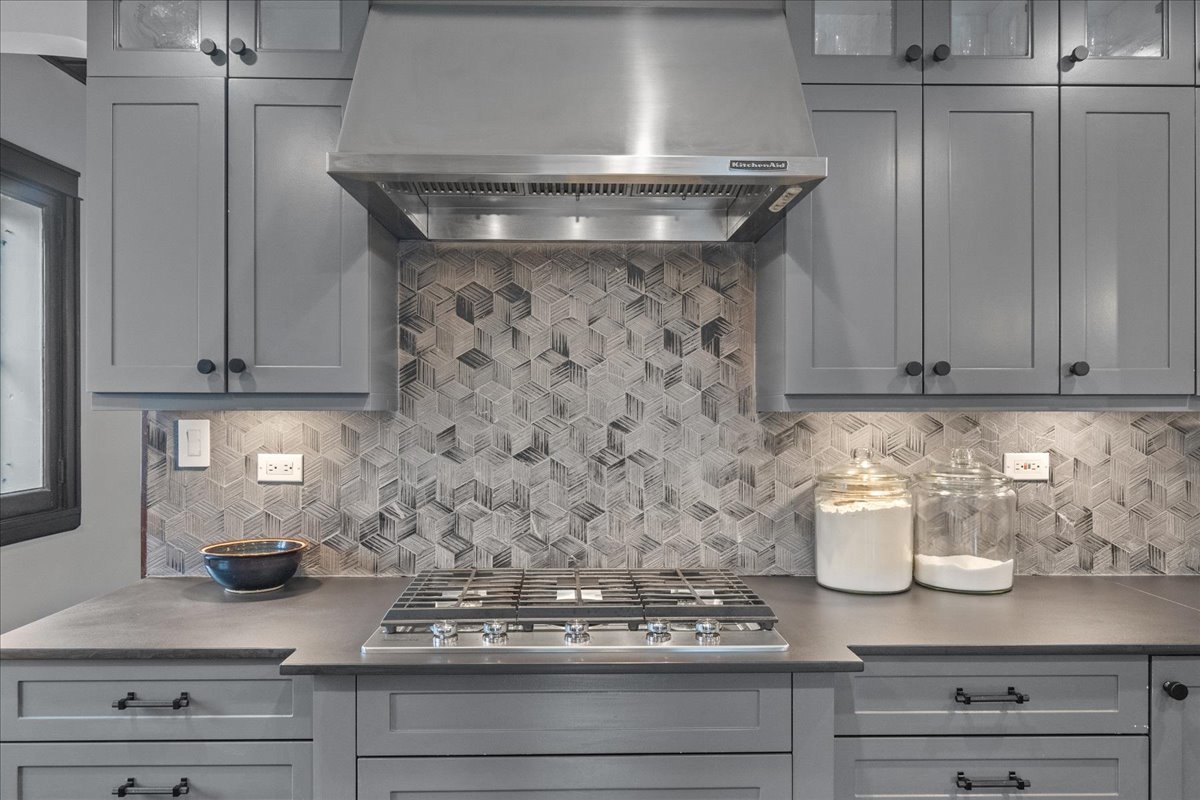 2087 West Greenleaf Avenue Chicago, IL 60645 - Photo 17 of 35