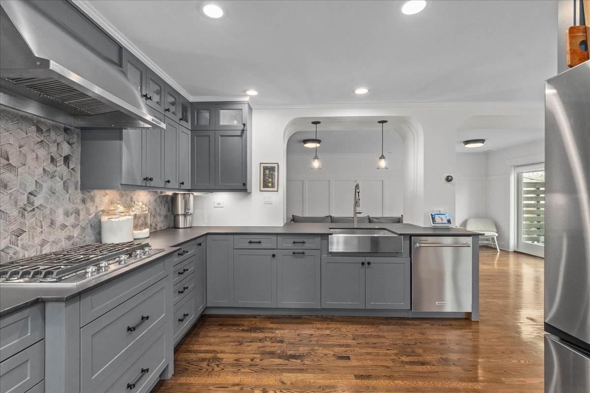 2087 West Greenleaf Avenue Chicago, IL 60645 - Photo 19 of 35 a large kitchen with stainless steel appliances granite countertop a large stove a sink dishwasher and cabinets with wooden floor