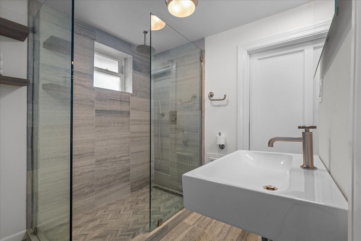 2087 West Greenleaf Avenue Chicago, IL 60645 - Photo 31 of 35 a bathroom with a bathtub and shower