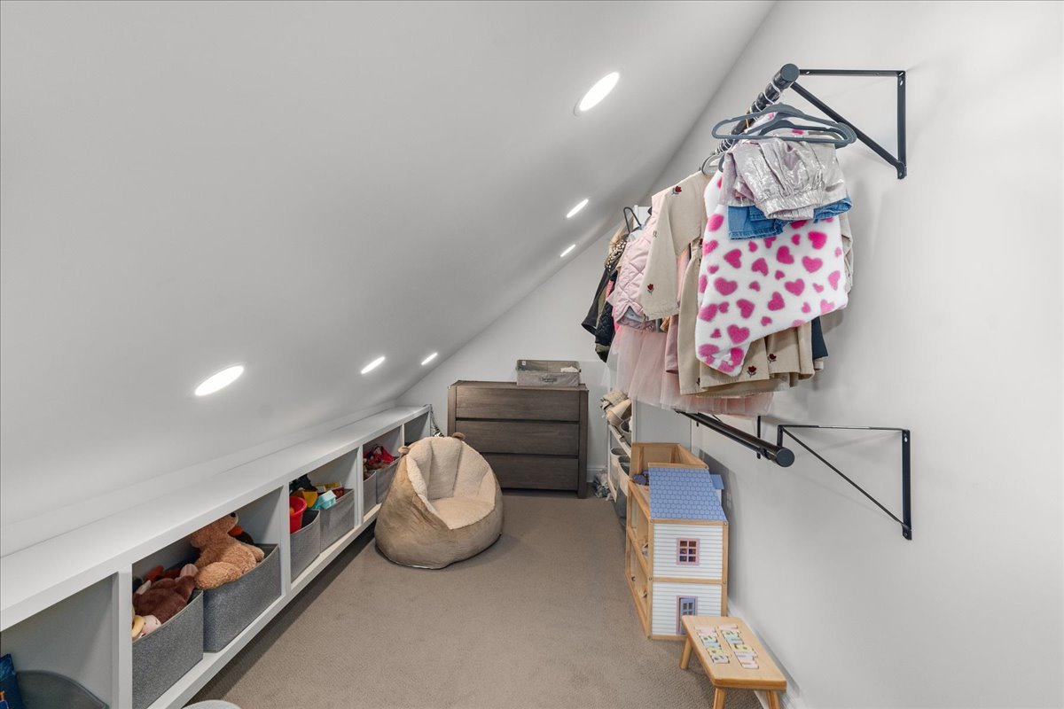 2087 West Greenleaf Avenue Chicago, IL 60645 - Photo 33 of 35