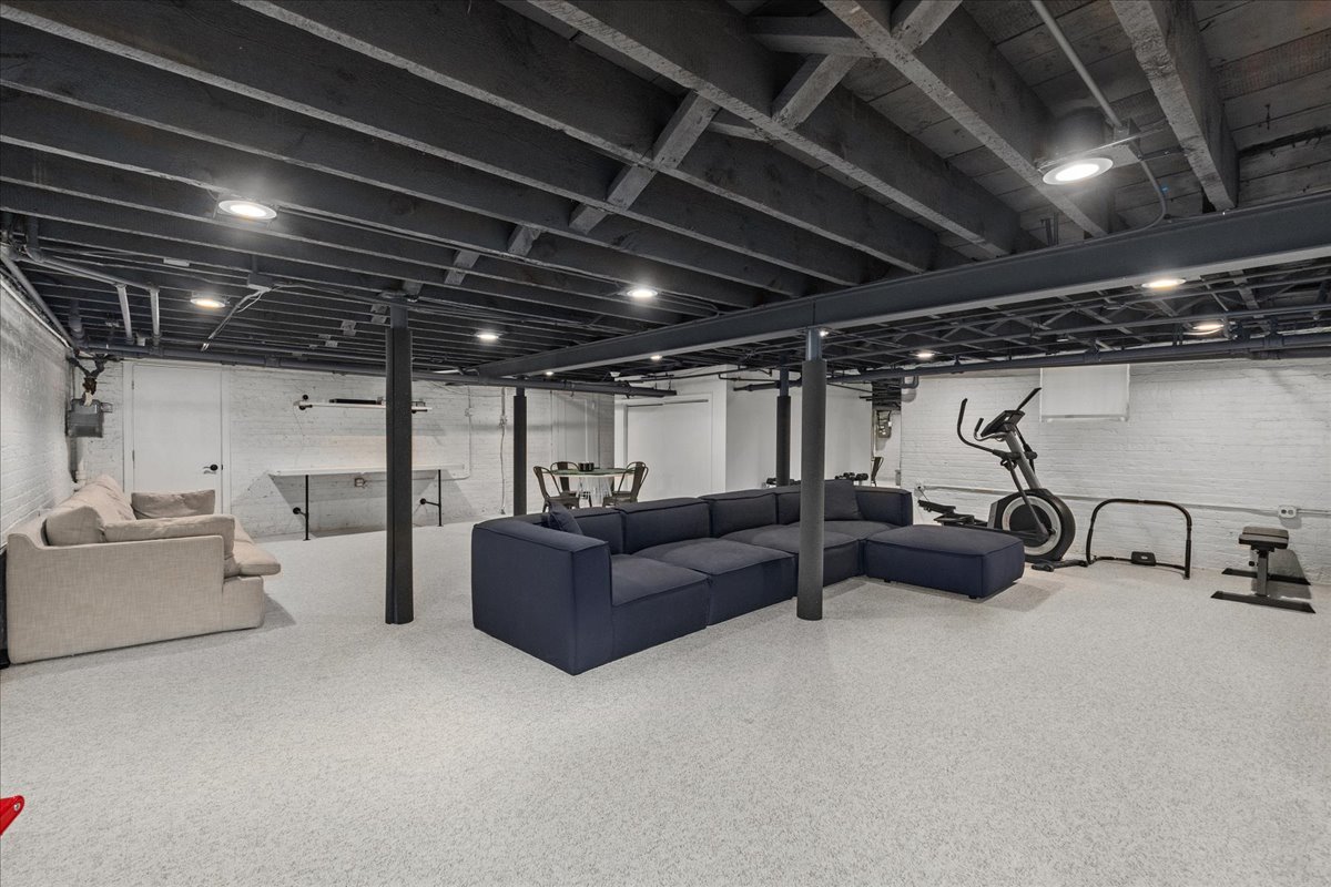 2087 West Greenleaf Avenue Chicago, IL 60645 - Photo 34 of 35