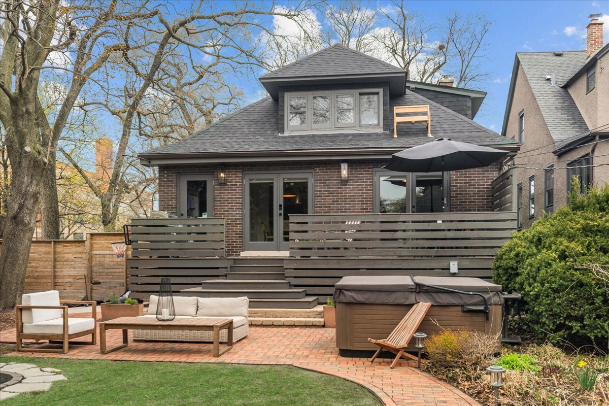 2087 West Greenleaf Avenue Chicago, IL 60645 - Photo 6 of 35 a view of a house with a yard and furniture