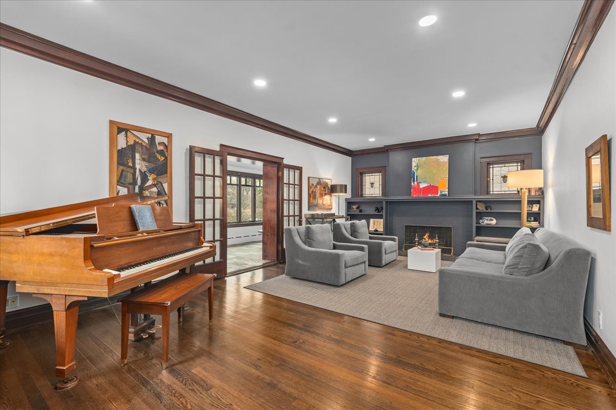 2087 West Greenleaf Avenue Chicago, IL 60645 - Photo 10 of 35 a living room with furniture and a fireplace