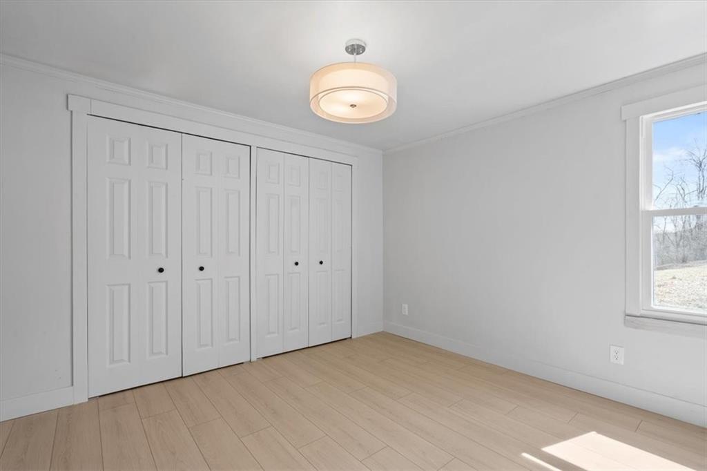 319 Gringo Independence Road Aliquippa, PA 15001 - Photo 12 of 25 an empty room with windows and mirror