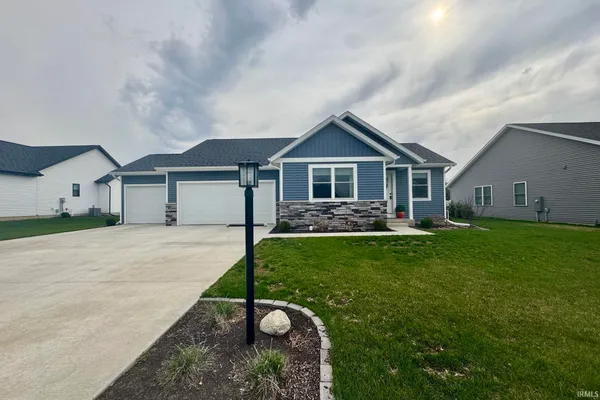 $329,900 | 510 North Eastfield Circle, Milford, IN 46542