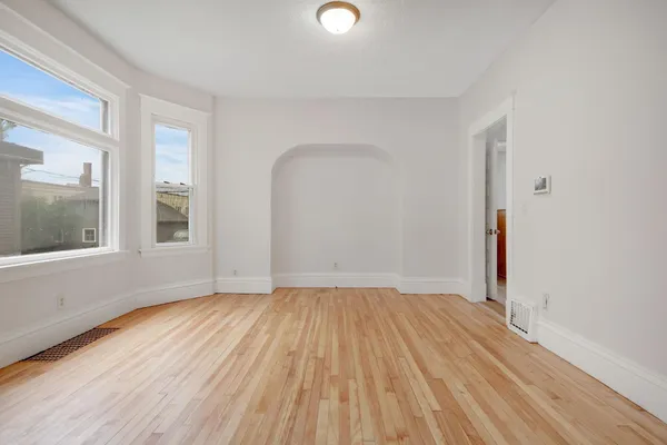 $2,700 | 804 Hawthorne Avenue East, St. Paul, MN 55106