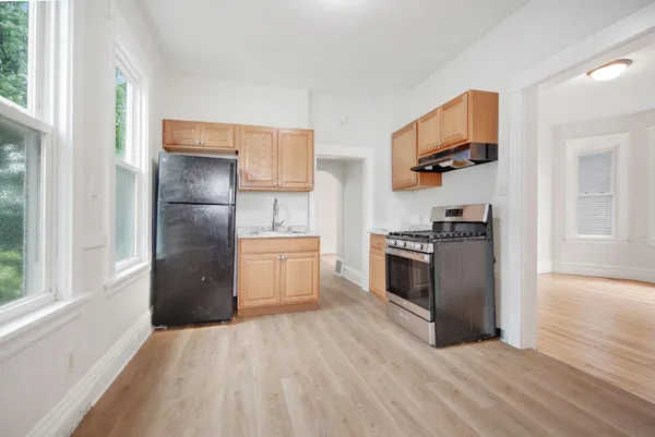 $2,700 | 804 Hawthorne Avenue East, St. Paul, MN 55106