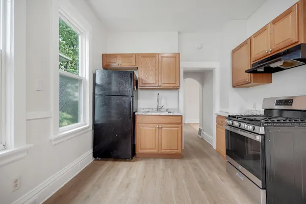 $2,700 | 804 Hawthorne Avenue East, St. Paul, MN 55106