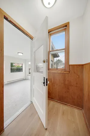 $2,700 | 804 Hawthorne Avenue East, St. Paul, MN 55106