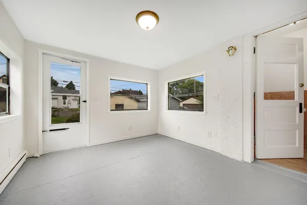 $2,700 | 804 Hawthorne Avenue East, St. Paul, MN 55106