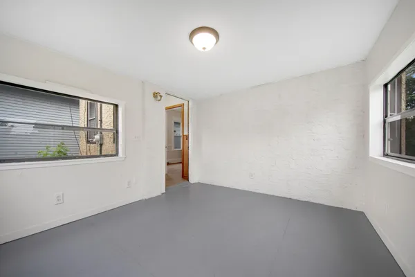 $2,700 | 804 Hawthorne Avenue East, St. Paul, MN 55106