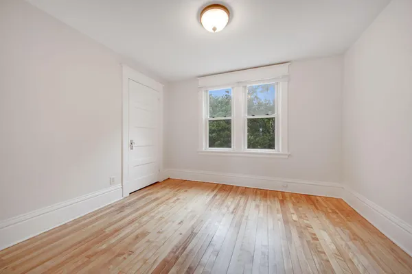 $2,700 | 804 Hawthorne Avenue East, St. Paul, MN 55106