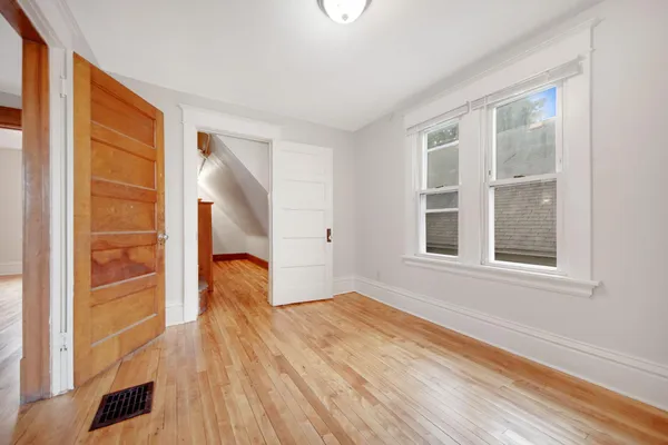 $2,700 | 804 Hawthorne Avenue East, St. Paul, MN 55106